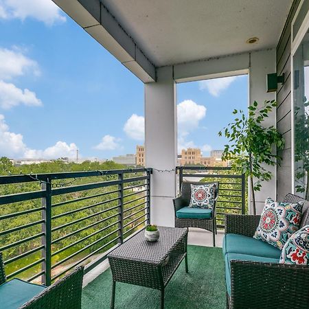 Beautiful Condo On Riverwalk W King Ste Free Parking Pet Friendly Centrally Located On The Riverwalk San Antonio Luaran gambar