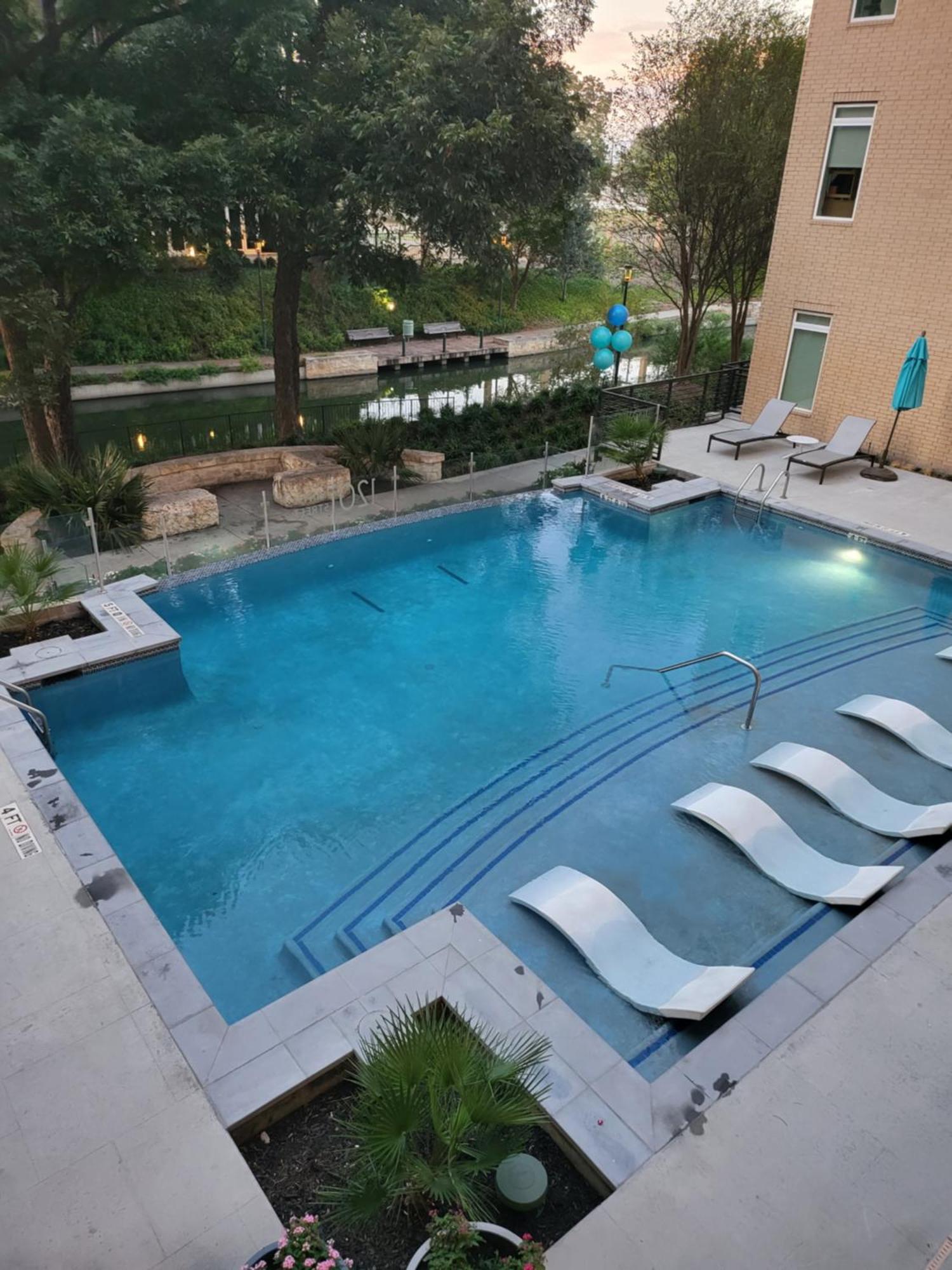 Beautiful Condo On Riverwalk W King Ste Free Parking Pet Friendly Centrally Located On The Riverwalk San Antonio Luaran gambar