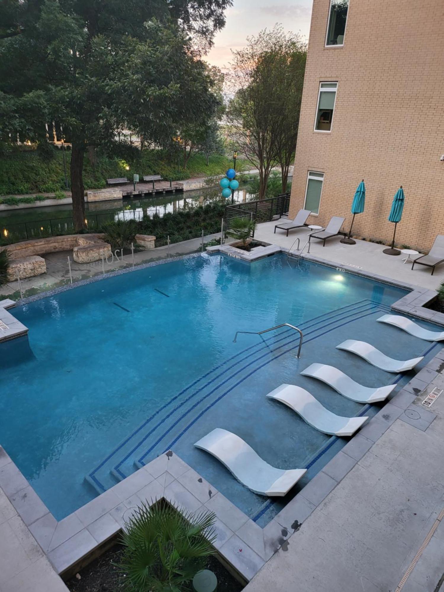 Beautiful Condo On Riverwalk W King Ste Free Parking Pet Friendly Centrally Located On The Riverwalk San Antonio Luaran gambar