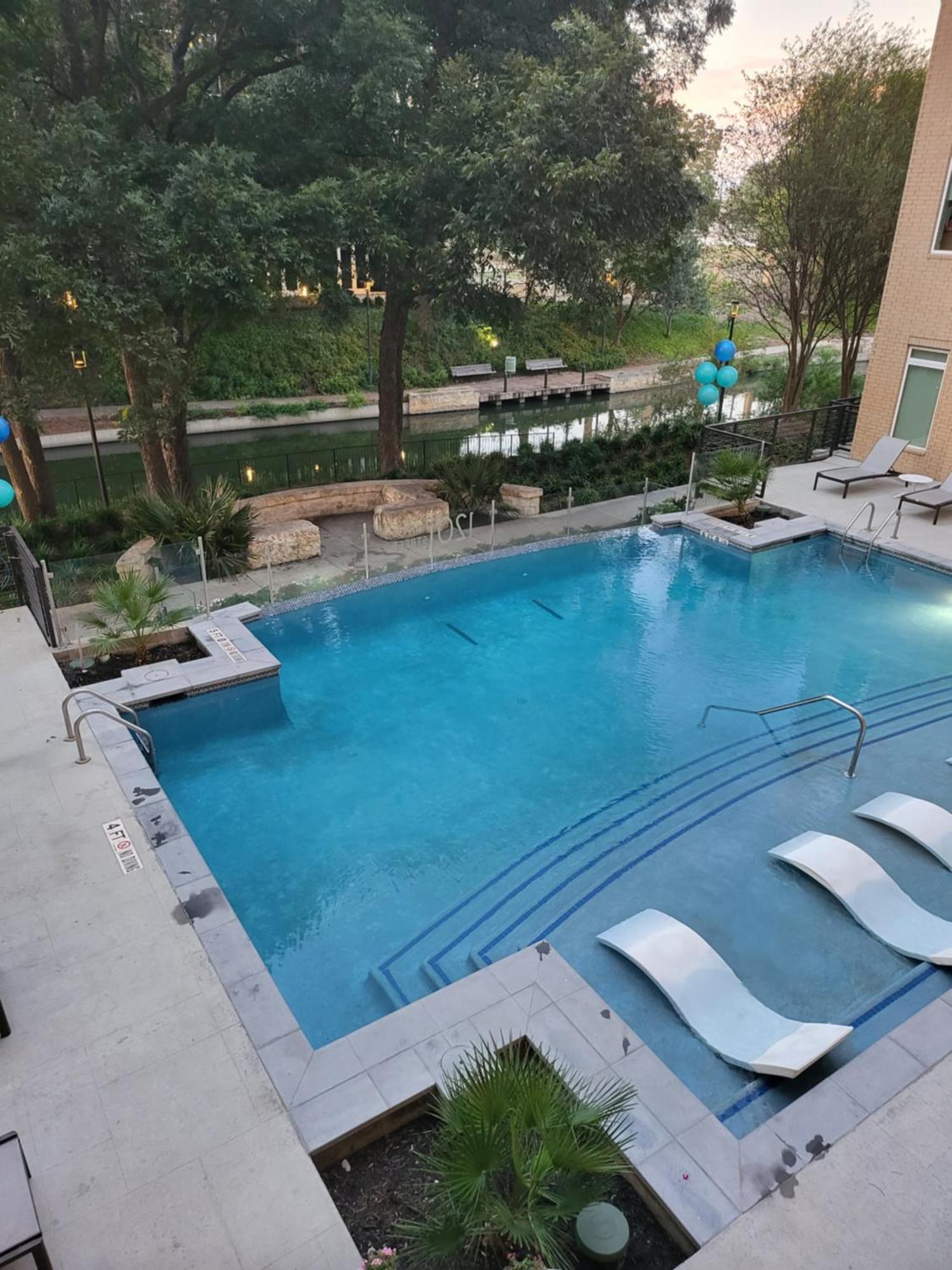 Beautiful Condo On Riverwalk W King Ste Free Parking Pet Friendly Centrally Located On The Riverwalk San Antonio Luaran gambar
